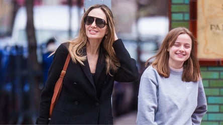 Джоли на фоне разборок с Питтом устроила шоппинг с 15-летней дочерью — фото - 285x160