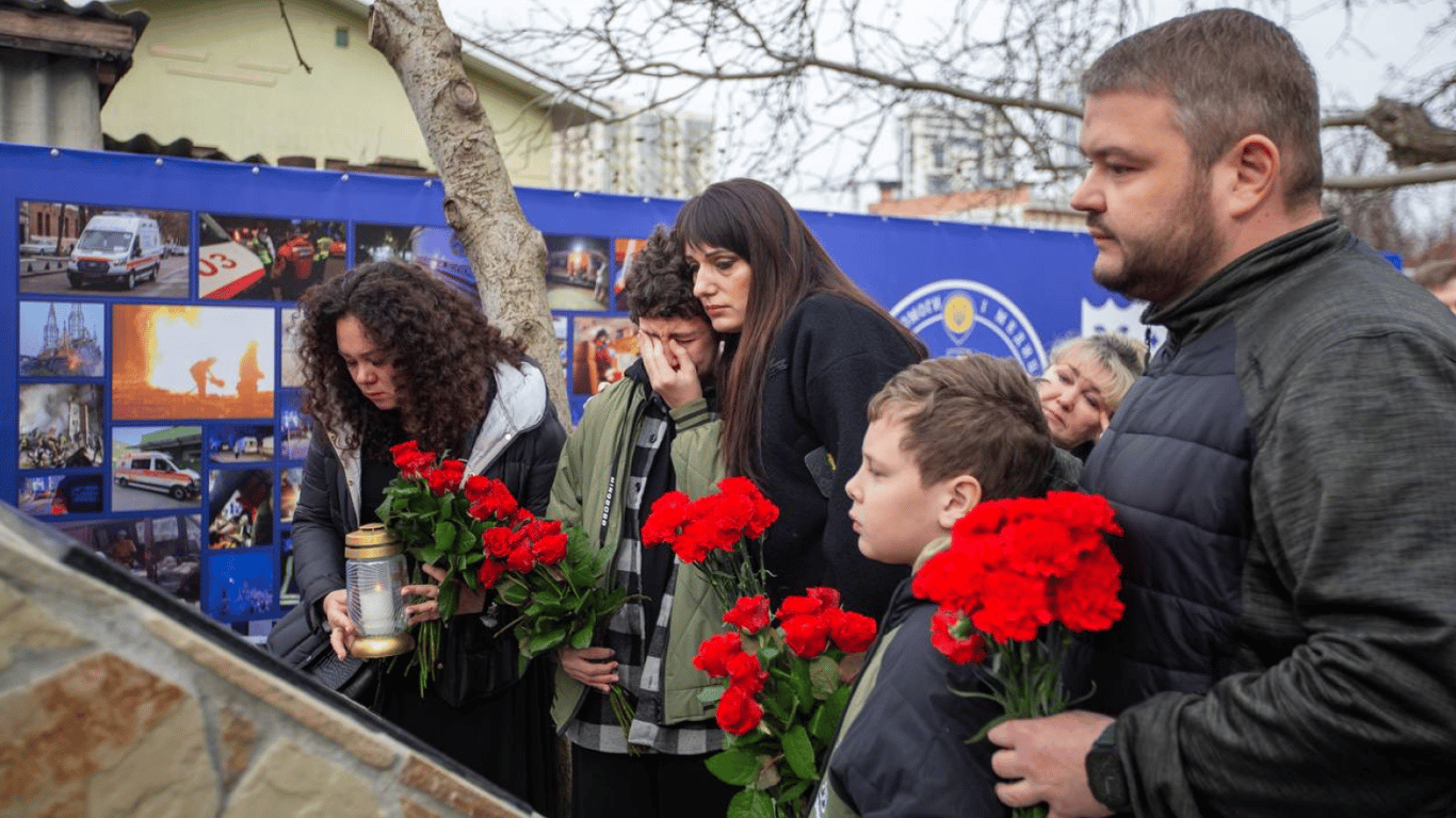 В Одесі відкрили меморіал фельдшеру, загиблому під час теракту