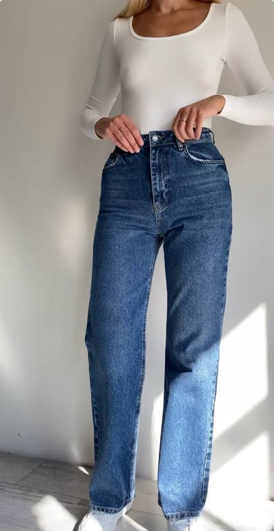 Прямі джинси в числі універсальних штанів