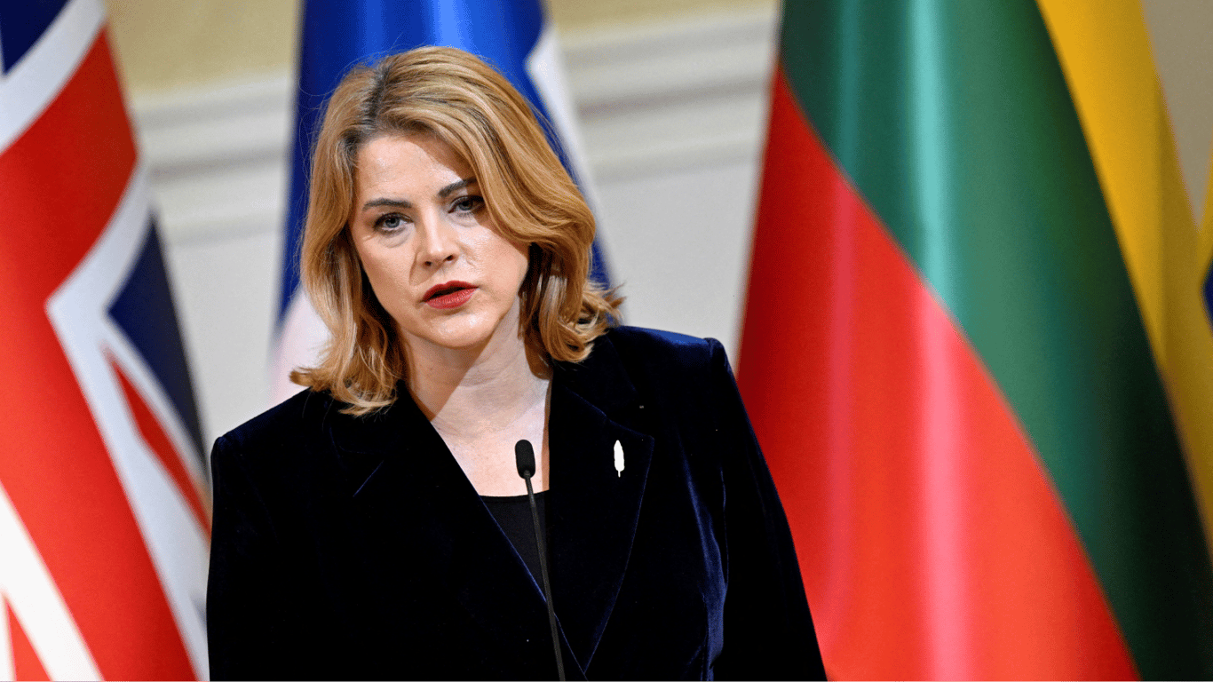 Прем'єрка Латвії подала у відставку після скандалу з дронами