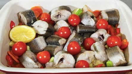 Хек с овощами в духовке — быстро, вкусно и очень полезно - 290x166