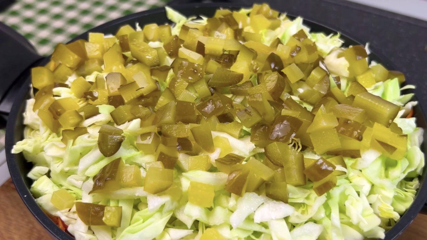 рецепт української страви з м’ясом, квасолею, картоплею та капустою