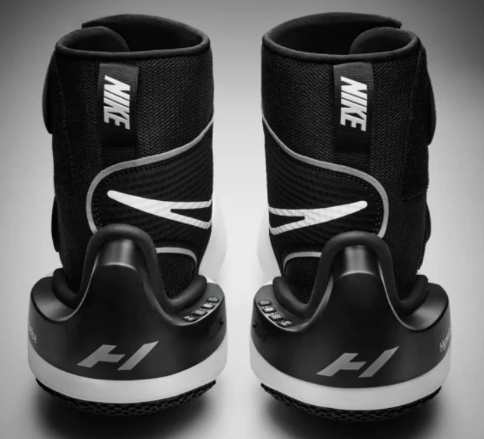 Кроссовки Nike делают массаж.