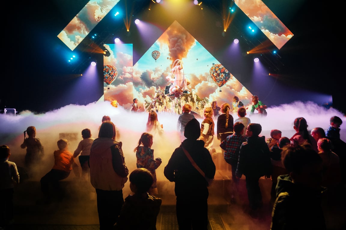 Потяг у дива, Київ