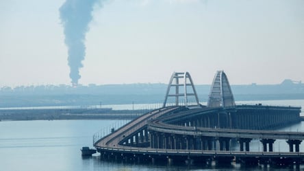 В России неподалеку от Крымского моста загорелась нефтебаза: что известно - 285x160