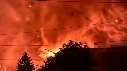 Росія вдарила по Запоріжжю: на підприємстві спалахнула пожежа - 290x160