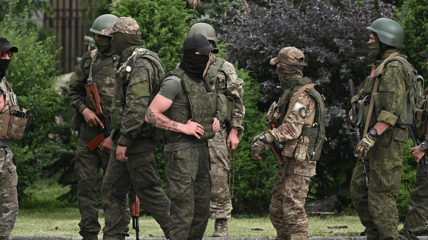 Ідуть у запій прямо на вокзалах: стала відома доля "вагнерівців" після розпуску бригад