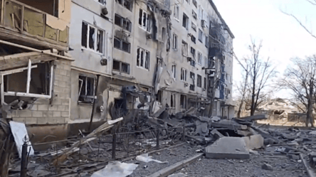 Россия ударила по многоэтажке в Красногоровке авиабомбой - 285x160
