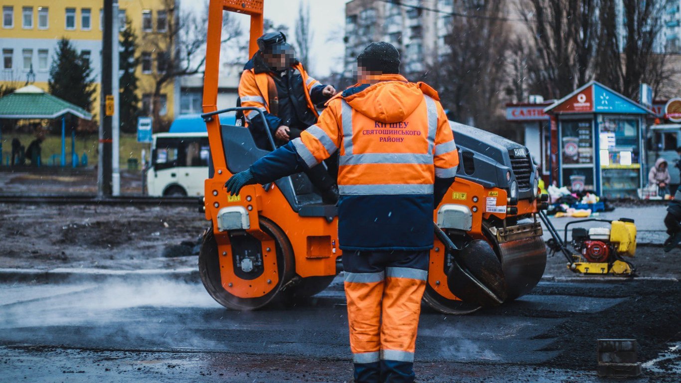 У Києві посадовець завдав пів мільйона гривень збитків під час ремонту дороги
