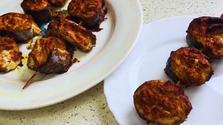 Шашлычки из скумбрии в маринаде в духовке  — рецепт на ужин - 285x160