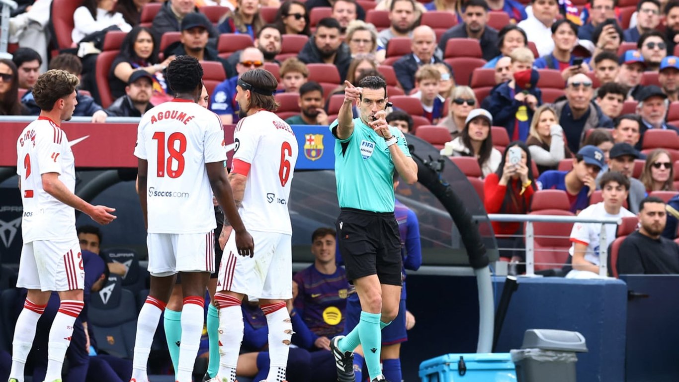 Матч Україна — Албанія обслужить скандальний арбітр Мануера