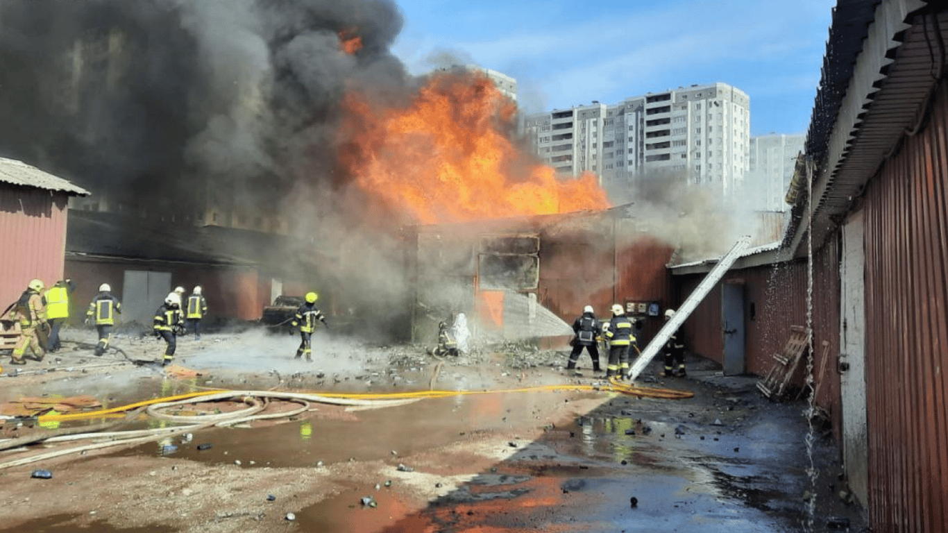 В Харькове произошел пожар в складском здании
