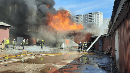 У Харкові сталася пожежа у складській будівлі - 285x160