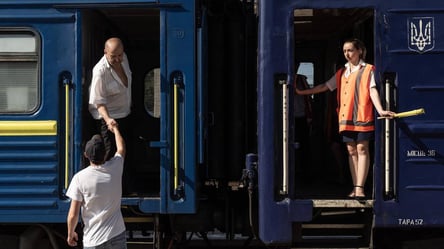 Зеленский поздравил с профессиональным праздником украинских железнодорожников - 285x160