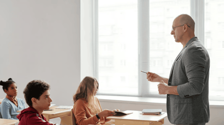 На работу в школу с розыском ТЦК — возможно ли это - 285x160