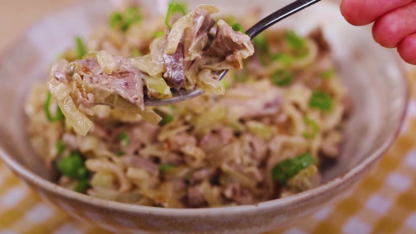 Салат с куриной печенью, невероятно вкусный и сытный —пошаговый рецепт