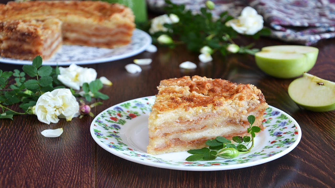 Что приготовить на Яблочный Спас 2023: простой рецепт насыпного пирога с яблоками