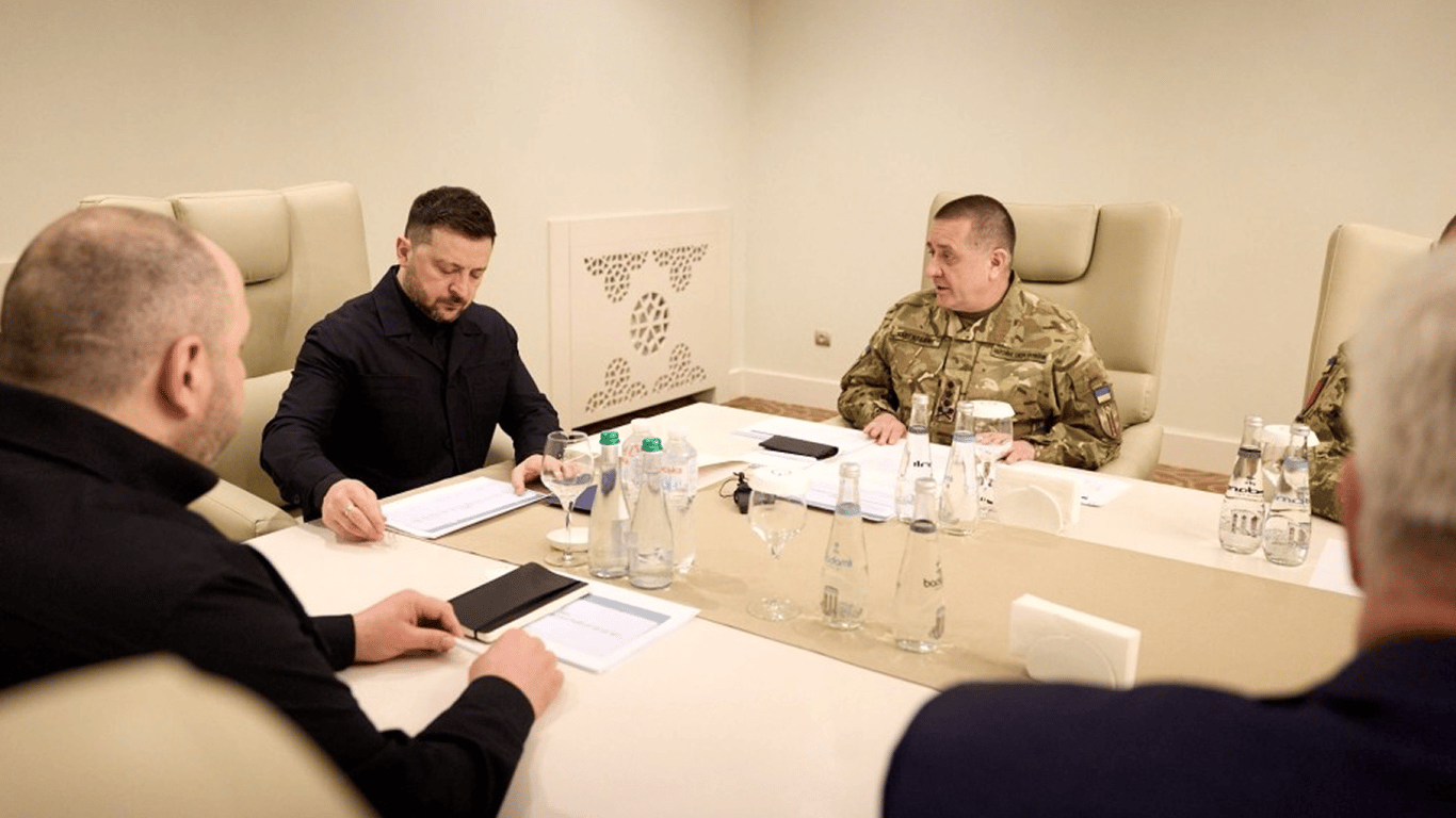 Зеленский в Азербайджане встретился с группой украинских экспертов