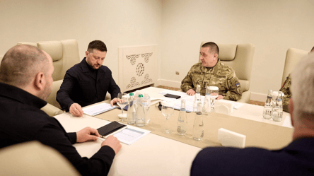 Зеленський в Азербайджані зустрівся з групою українських експертів - 290x166