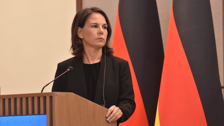 Бербок ответила, возможна ли отправка миротворцев ООН в Украину - 285x160