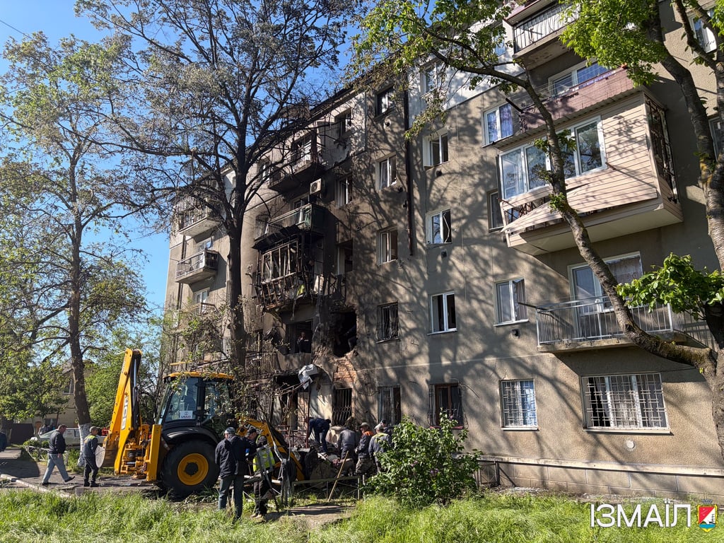 Пошкоджений фасад будинку