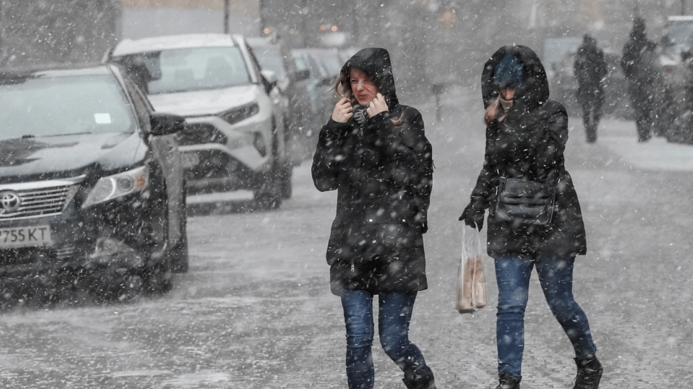 Погода в Україні в п'ятницю, 8 грудня — які області замете снігом
