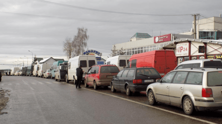 Очереди на границе с Украиной сегодня — на каком КПП километровая колонна авто - 285x160
