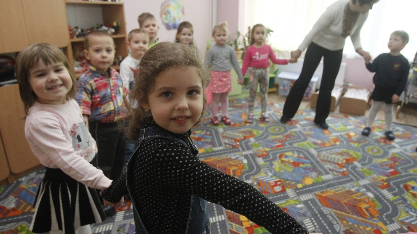 У київських садочках менш ніж чверть дітей вільно говорить українською