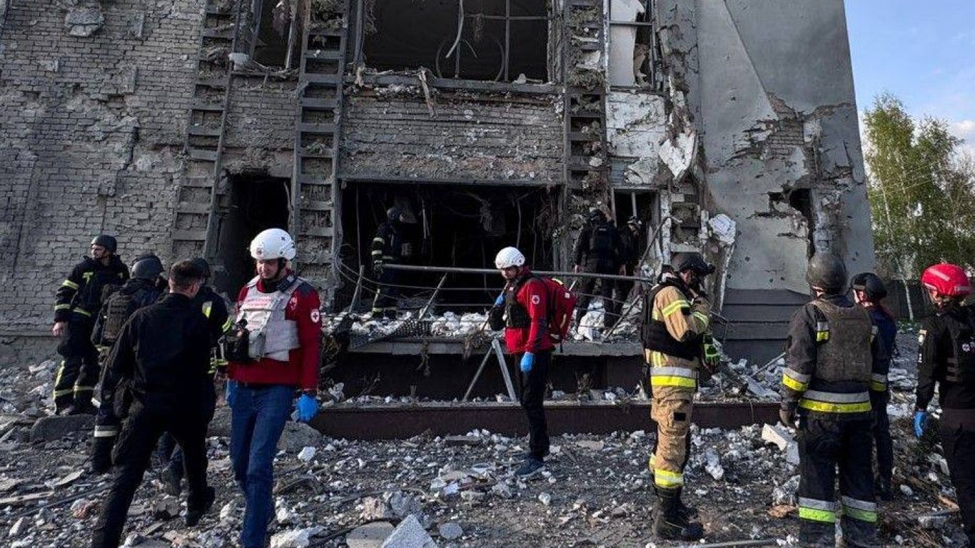 В Запорожье Россия убила трех гражданских во время масштабной атаки