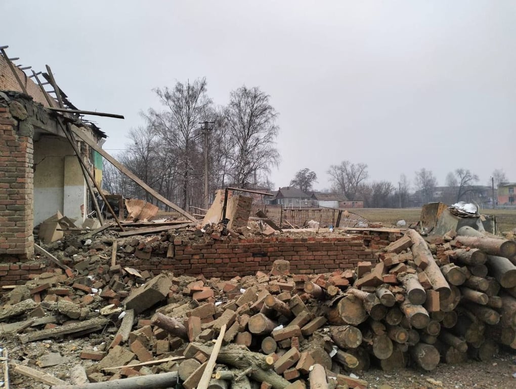 Разрушенный дом в Сумской области