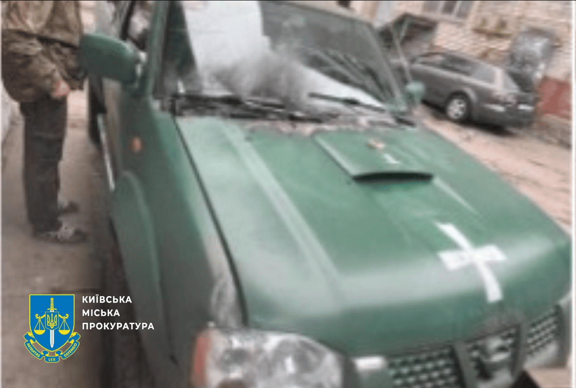 У Києві хлопці підпалили авто військових — їм оголошено підозру - фото 3