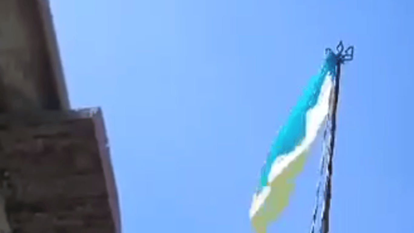 Український прапор над лівим берегом Херсонщини: військові показали вражаюче відео