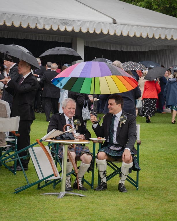 Вечірка в саду Букінгемського палацу. Фото: x.com/KensingtonRoyal