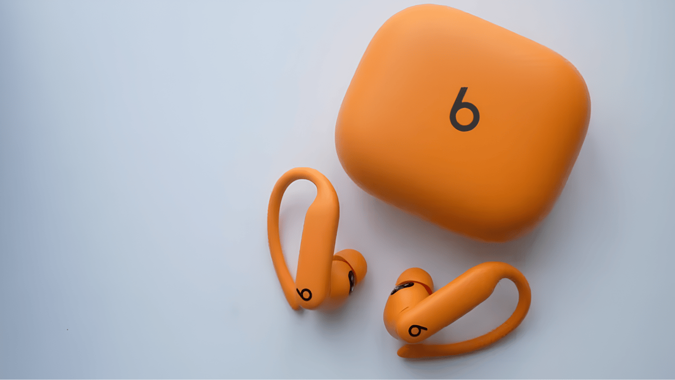 Apple представила навушники Powerbeats Pro 2 — яку незвичну функцію вони отримали