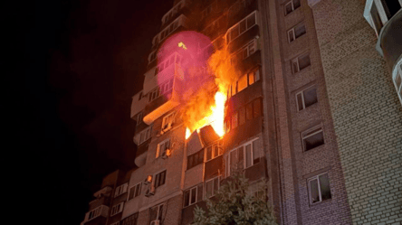 У Запоріжжі через атаку РФ загорілася багатоповерхівка - 304x171