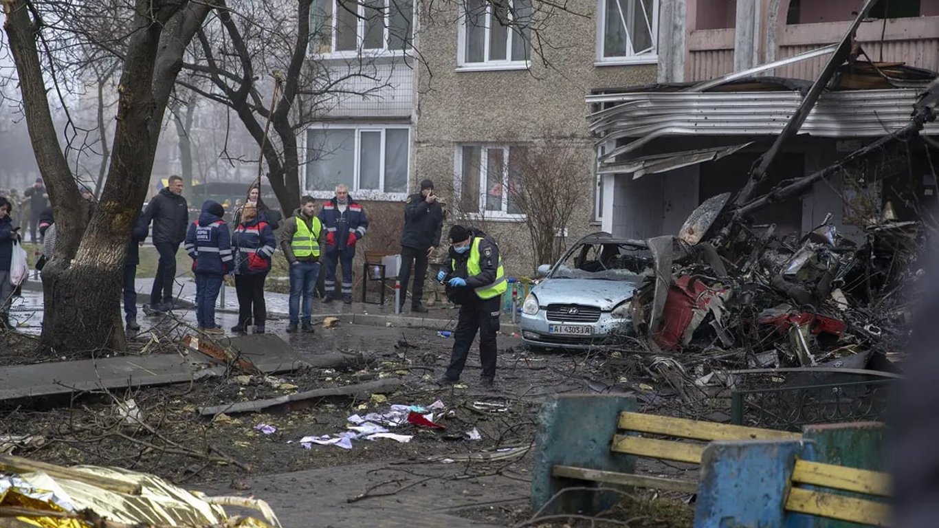В Киевской области разоблачили мужчину, который украл карточку погибшего в авиакатастрофе в Броварах