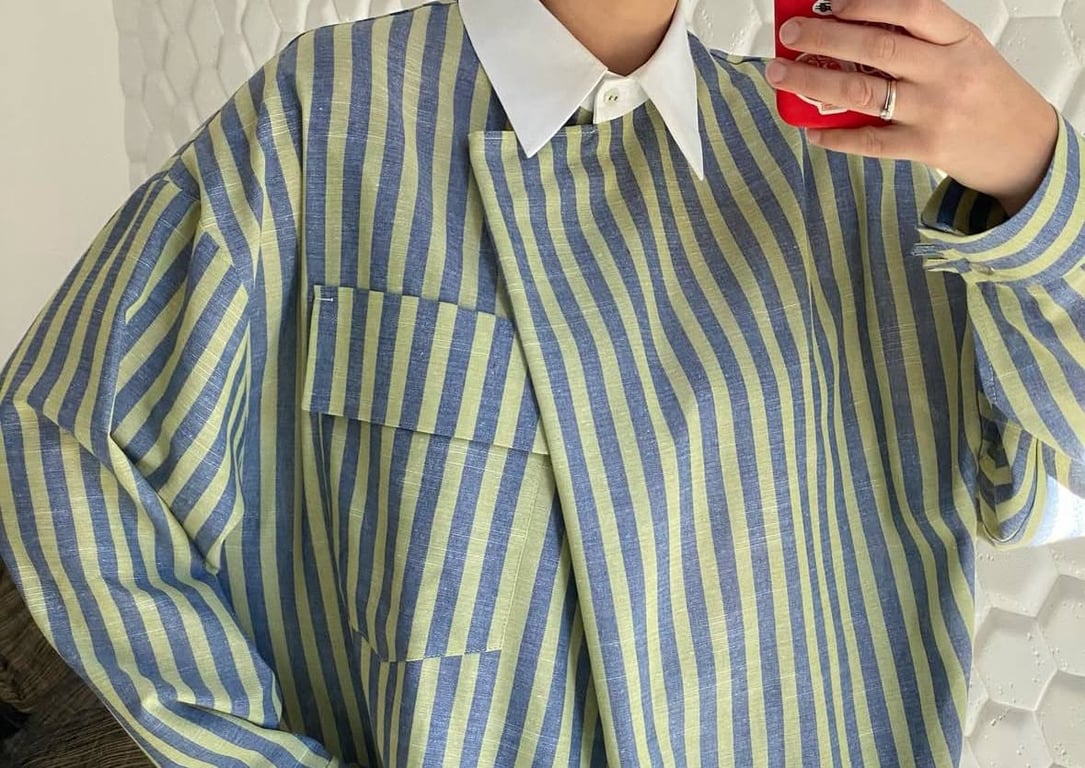 Смугаста сорочка вже не один сезон в моді