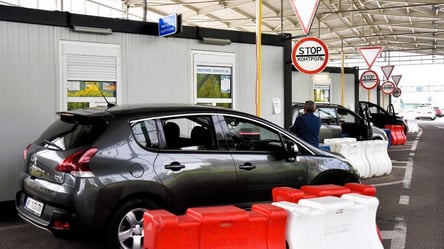 Украинцы возвращаются домой из Польши перед Пасхой: на КПП затяжные очереди - 304x171