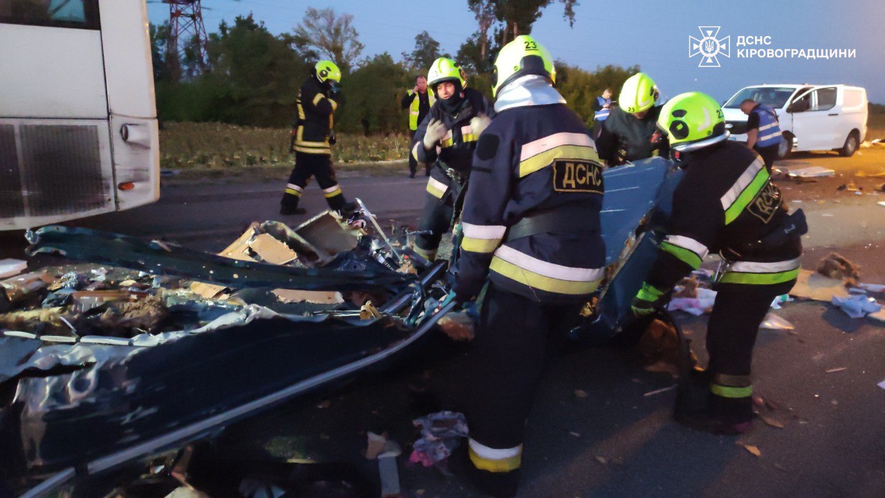 Зіткнення автобуса та мікроавтобуса в Кіровоградській області 28 серпня