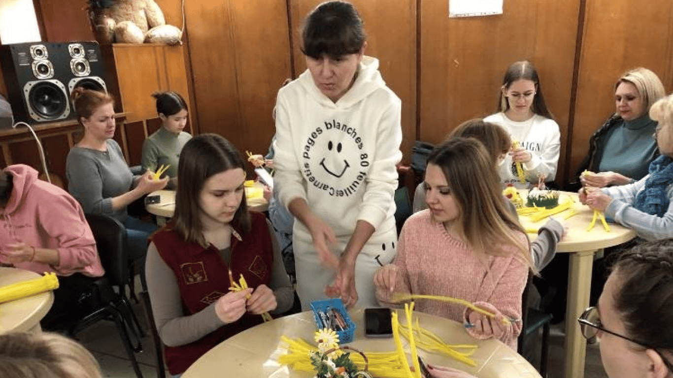 Одеські школярі підготували Великодні сувеніри для українських захисників