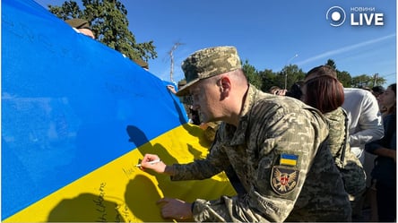 Заклали капсулу часу — як відзначають День прапора у Львові - 285x160