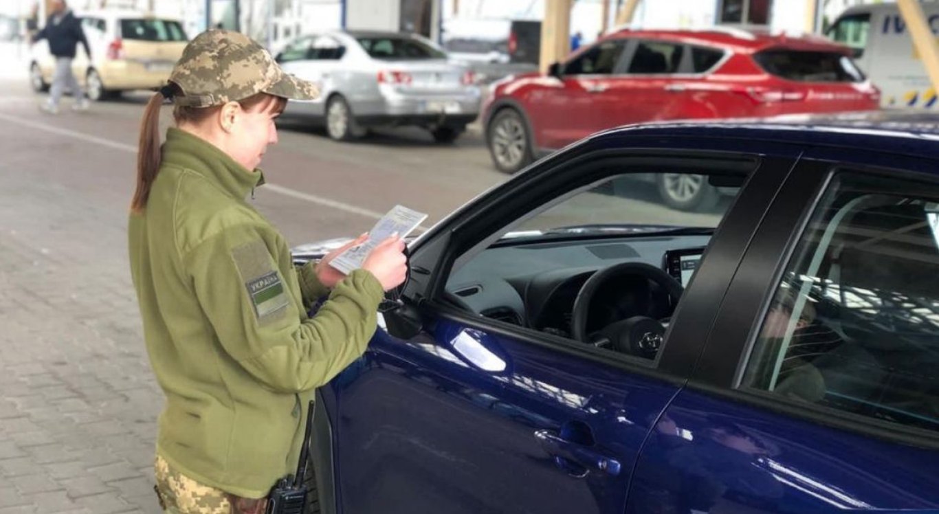 Выезд студентов на обучение за границу осенью 2023 года: что известно