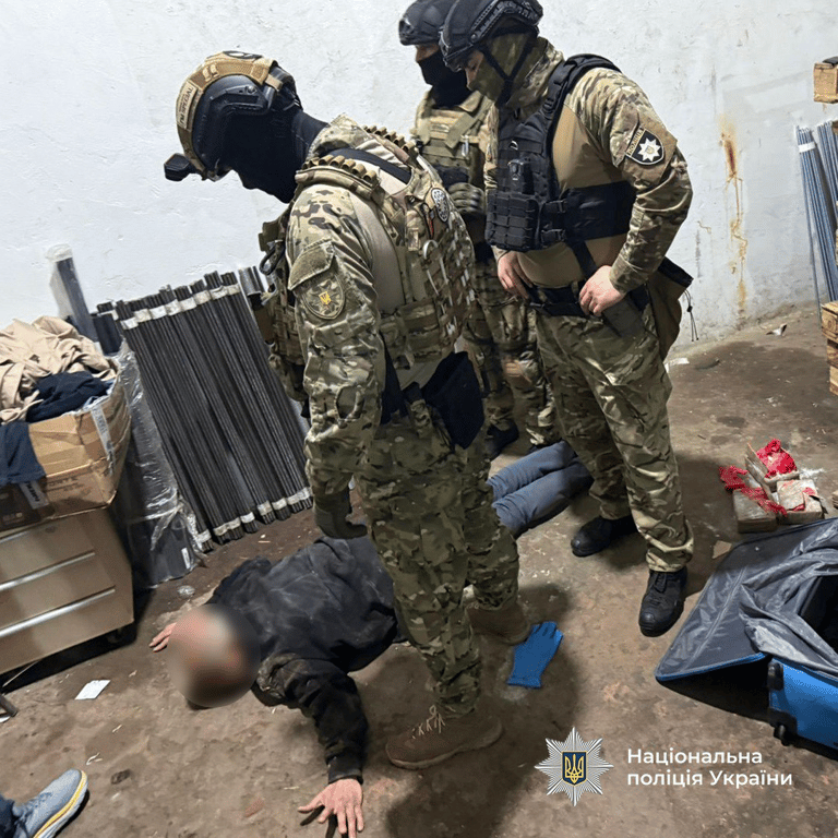 Понад 15 кг героїну у країни ЄС — в Одесі затримали наркокур'єра - фото 1