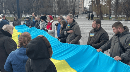 У Харкові до Дня Соборності розгорнули прапор України — відео - 290x166