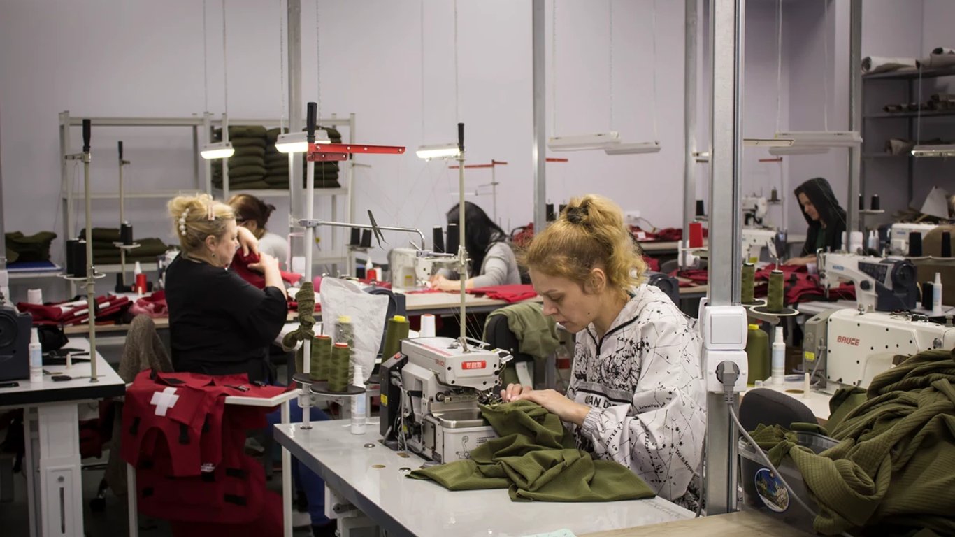 На Львівщині запрацювало соціальне підприємсто, де шиють форму для військових