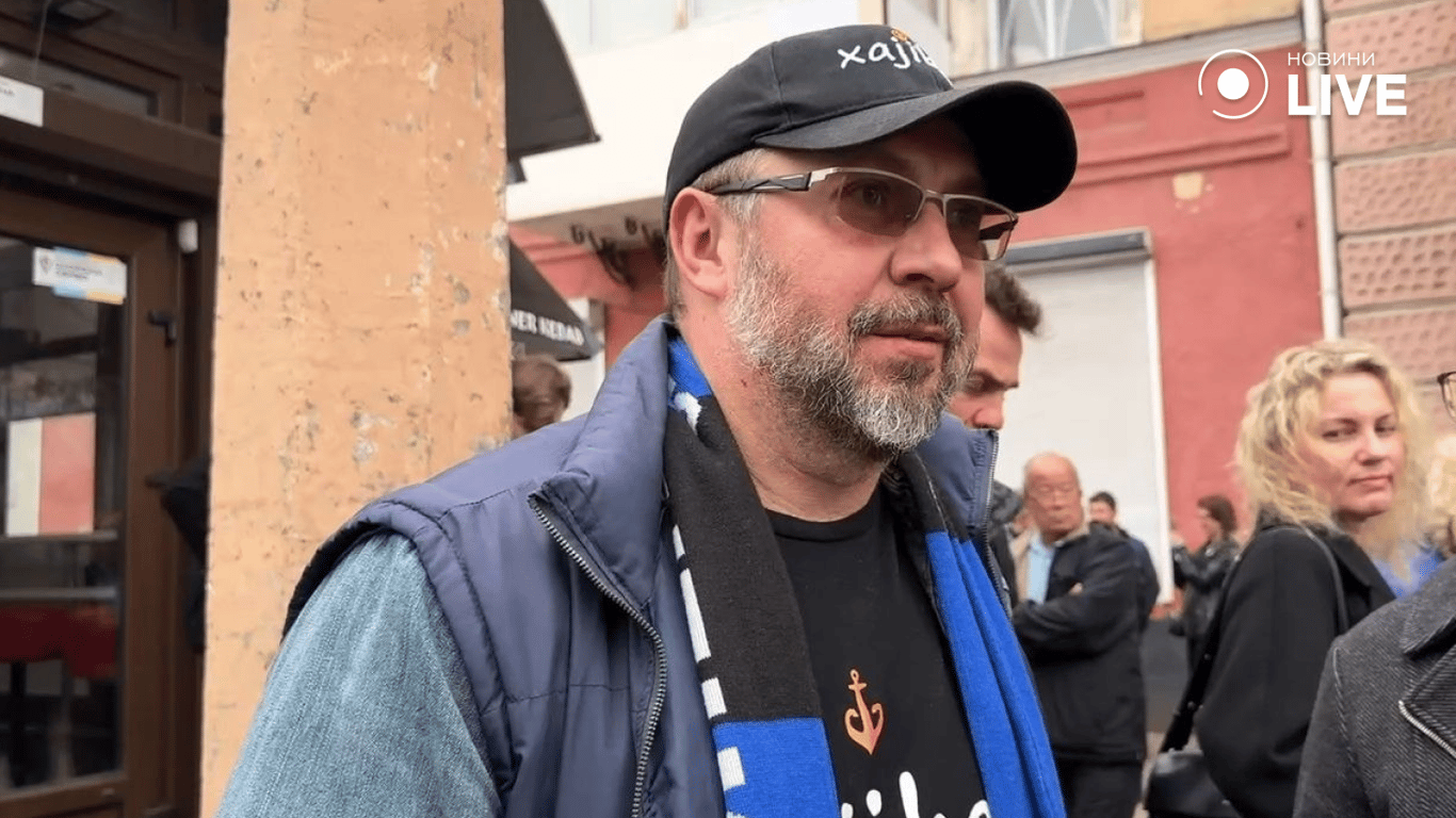 Поховання коміка Володимира Комарова