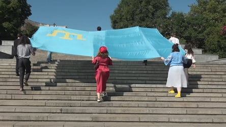 У центрі Одеси розгорнули кримськотатарський прапор (фото) - 304x171