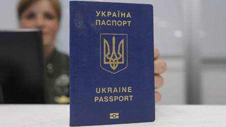 Ошибки в паспорте, из-за которых могут не выпустить за границу - 285x160