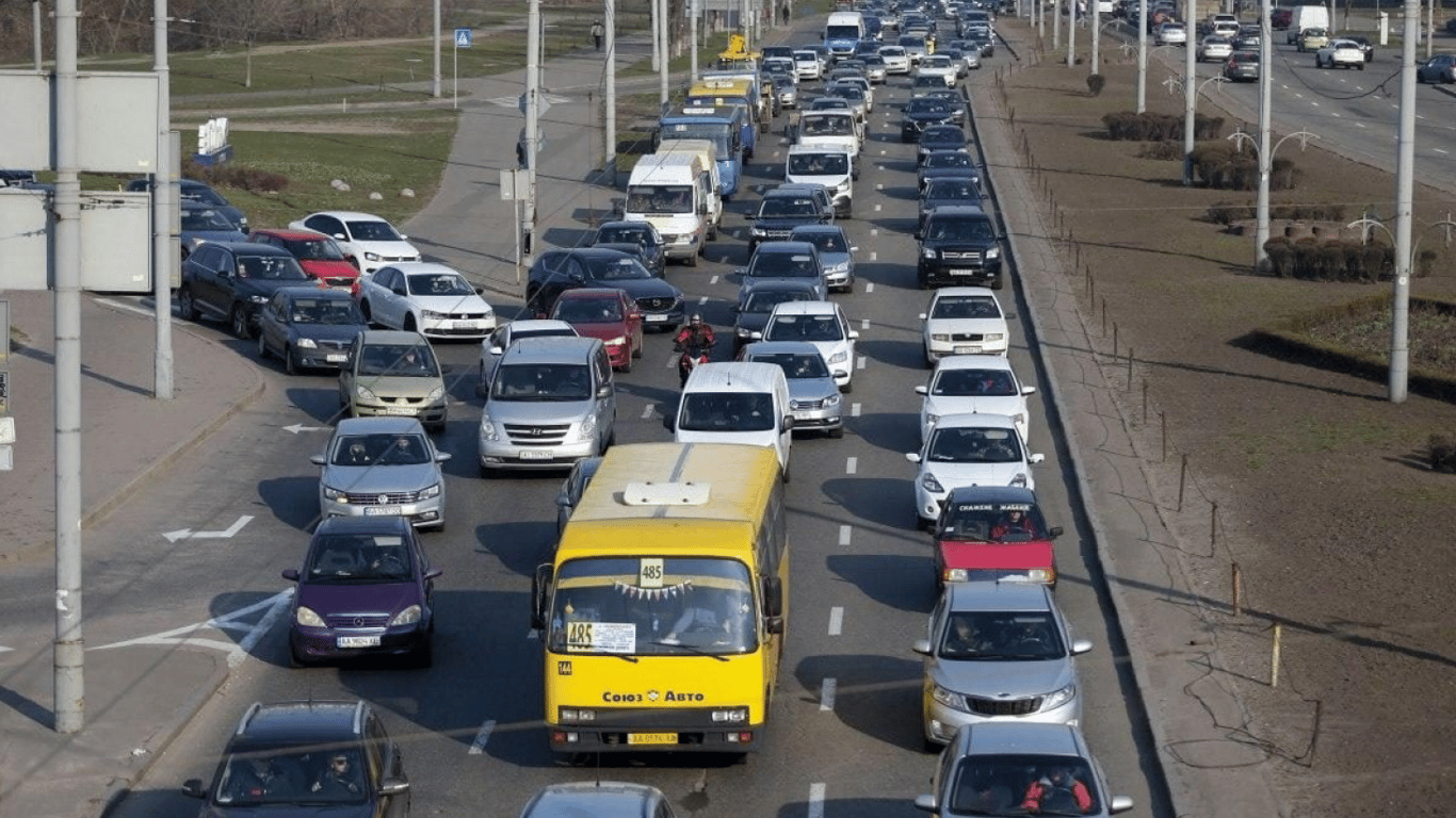 С 1 мая для водителей в Украине отменяют одно из ограничений