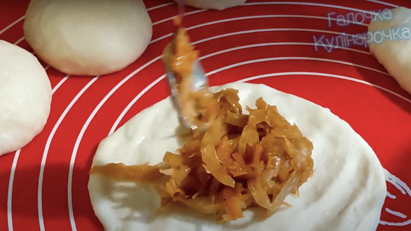 смажені пісні пиріжки з капустою до Петрового посту, як у дитинстві